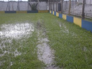 campo de juego con agua (3)